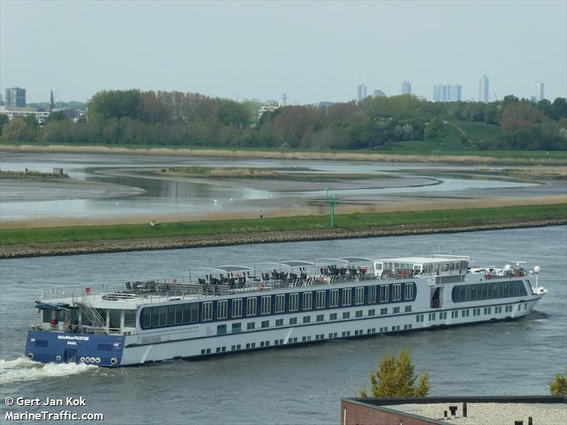 RIVER NAVIGATOR