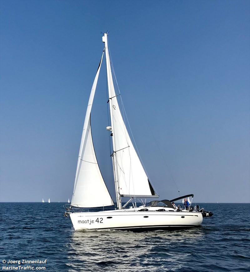 MAATJE 42