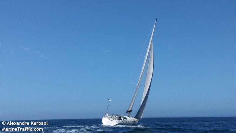 LOUISE SOLO SAILOR