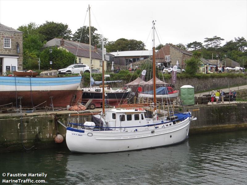 HALCYON OF EYEMOUTH