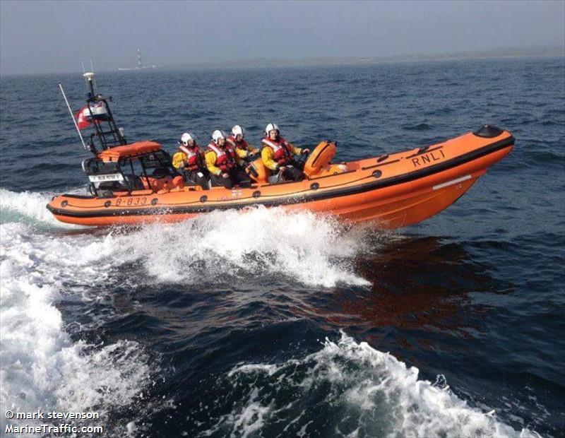 RNLI LIFEBOAT B-833
