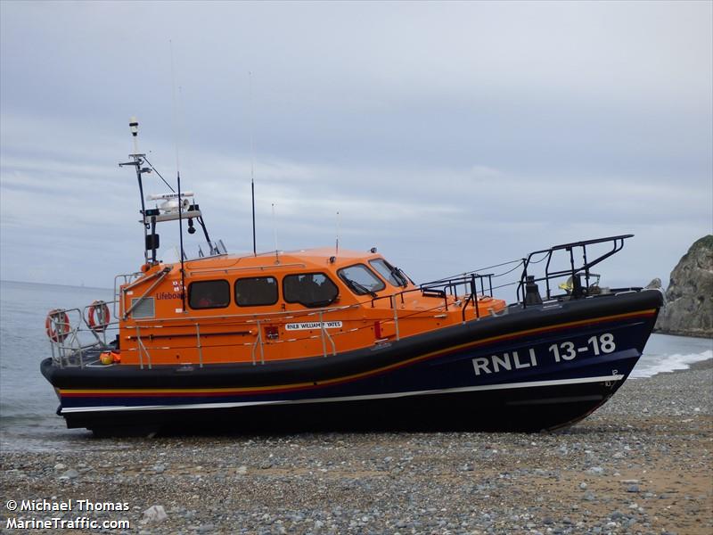 RNLI LIFEBOAT 13-18
