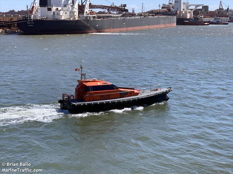 PILOT VESSEL AKUNA 4