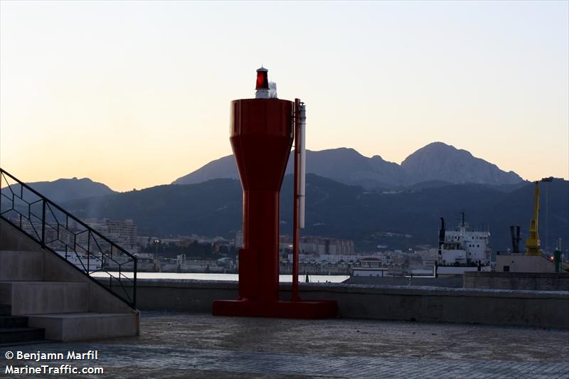 EXTR DIQUE LEVANTE -
